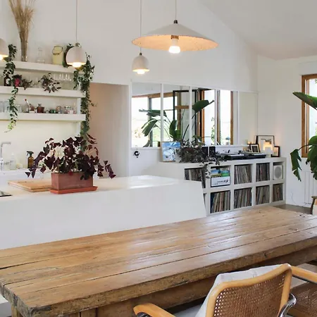 Designer With Large Terrace * Montreuil (Seine-Saint-Denis)