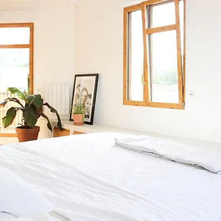 Designer With Large Terrace Montreuil (Seine-Saint-Denis)