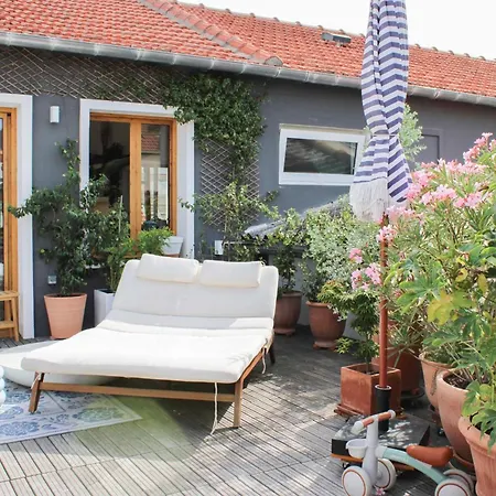 Designer With Large Terrace * Montreuil (Seine-Saint-Denis)